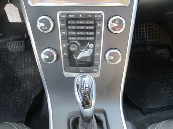 VOLVO XC60 2.0D4 133kw 2WD Aut8° GPS LED 12/2014 - 17
