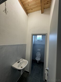 NA PREDAJ/PRENÁJOM vám ponúkam sklad s 3 garáž.bránamy - 17
