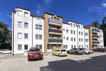 Na predaj 3-izbový byt s predzáhrodkou a dvomi parkovacím mi - 17