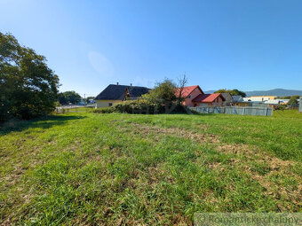 Mimoriadne veľký 55-árový pozemok so starším domom pri Vra - 17