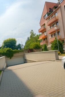 Exkluzívny moderný 4i byt Stromova - 17