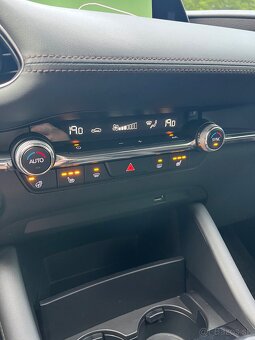 Mazda 3 sedan G122 plus - safety , sound, style - 17