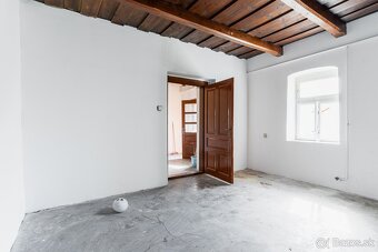 RD s garážou, gazdovský dom, pozemok 2390 m2 - MÉRA - 17