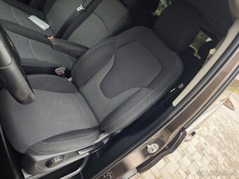 Mercedes-Benz V 220 lang 447 - 17