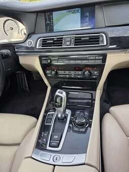 BMW 750I TwinTurbo 4.4 V8 300 KW - 407 HP 6/AT - 17