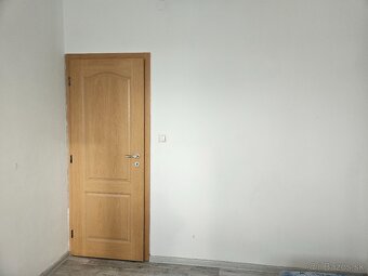 Na predaj zrekonštruovaný 2 izbový byt v Dubnici nad Váhom. - 17