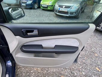 Ford Focus 1.6i 85kW Ghia klima tempomat 2005 - 17