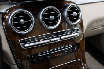 Mercedes-Benz GLC SUV 250 4MATIC A/T - 17