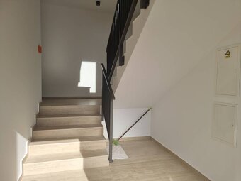 CHORVÁTSKO - Moderné apartmány neďaleko peknej pláže - VODIC - 17