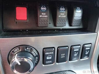 Nissan NAVARA 2.5 DCI 140kw M6 4x4 Rok 2012 PLATINUM - 17