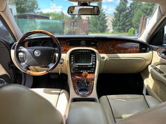 Jaguar XJ8 - 17