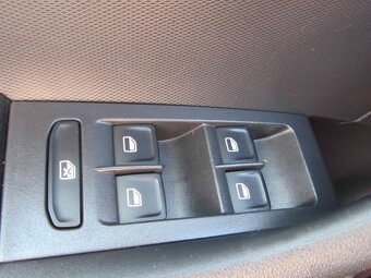 Škoda Rapid SB 1.6 TDI 105k Elegance - splatka 100,-€ - 17