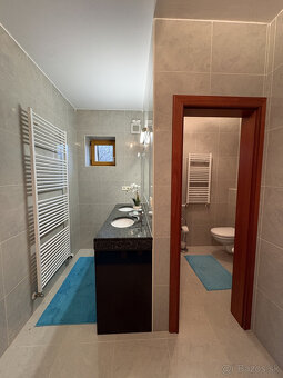 Nadštandardný 7-izbový rodinný dom s bazénom a saunou, Rača - 17