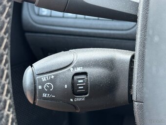 Peugeot 2008 1.6 e-HDi Allure - 17