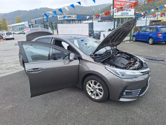 Toyota Corolla 1.6 l Valvematic Executive - 17