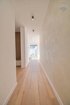 Na predaj: 4 izbový rodinný dom s garážou, pozemok 753m2, Vy - 17
