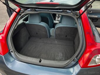 Volvo C30 1,6 benzín 2008 - 17