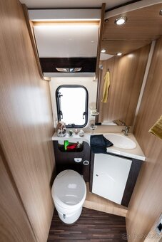 170PS 2023 5míst obytné auto karavan velmi pěkný stav - 17