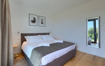 CHORVÁTSKO - Krásna moderná vila s garážou - POREČ - 17