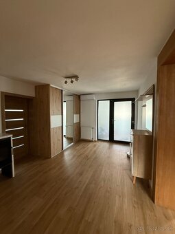 Štýlový rodinný dom so saunou, kinom a terasami 7km od MI - 17