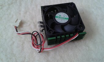 Intel Pentium 4 s775 + Intel Celeron s370 + 3x Active cooler - 17