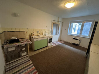 Ponúkame na predaj starší bungalov v Brusne - 17