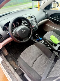 KIA Ceed 2009 1.4 77Kw - 17