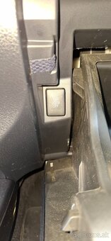 Predám Toyota RAV4 2.2 l D-4D Active 2015 vo výbernom stave - 17