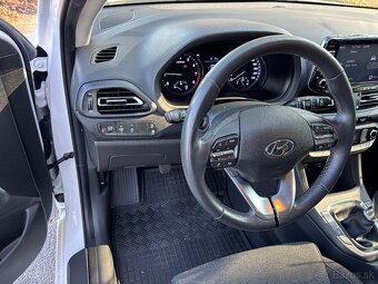 Hyundai i30 v zaruke - 17