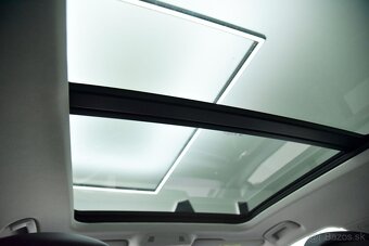 Superb Combi 2.0 TDI Laurin&Klement DSG, FullLED, Panorama - 17