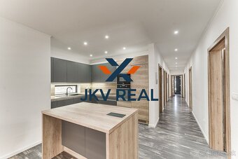 Moderný 5-izbový rodinný dom s bazénom a altánkom | Veľké Úľ - 17