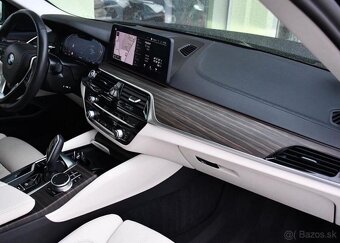 BMW Řada 5 540i xD LUXURY HUD LASER TAŽNÉ 245 kw - 17