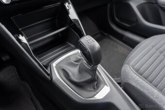 Peugeot 208 1,2 benzín - 17