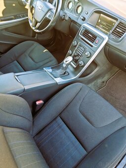 Volvo S60 2,0 D3  6kwalt automat 100kw r.v. 2013/2014 sedan - 17