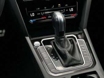 Volkswagen Passat Variant 2.0 TDI Elegance DSG 150PS 2021 - 17