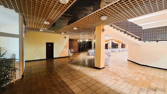 Reprezentatívny multifunkčný objekt - 17