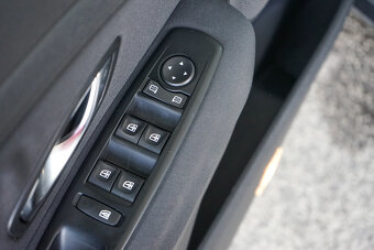 18- RENAULT Fluence, 2010, benzín, 1.6i, 81 kW - 17
