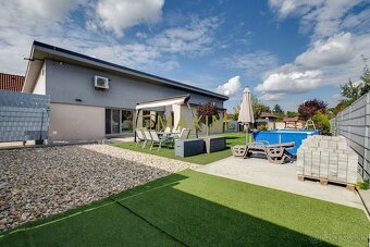 Elegantná novostavba 4,5-izbového domu v tichej časti Malaci - 17