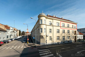 Pekný zrekonštruovaný 4-izbový byt v  centre mesta Trnava s  - 17