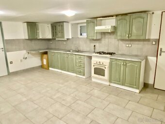 Predaj- 4 izbový dom s krásnou záhradou, Šurany - 17