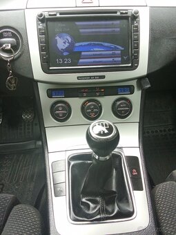 VW PASSAT B6 2.0 TDI CR BLUEMOTION - 17
