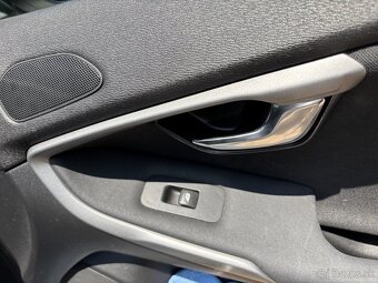 Volvo V40 Momentum 2016 - 17
