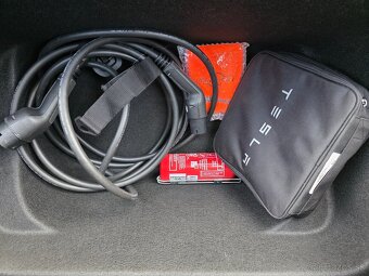 Tesla Model Y Long Range AWD Dual Motor 09/2022 - 17