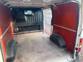 2003 Ford Transit - 17