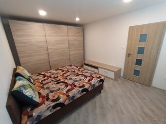 1-izbový zrekonštruovaný, plne zariadený byt s balkónom - 17
