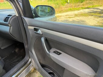 Volkswagen Touran 1.9 TDi 7-miestne Facelift - 17