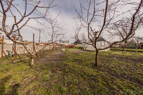 Rodinný dom s veľkým pozemkom v obci Malé Dvorníky - 17