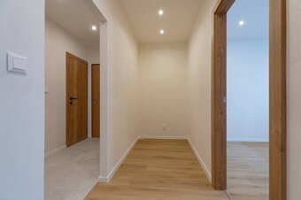 NA PREDAJ,3- IZB.BYT,KOMPLETNÁ REKONŠTRUKCIA,UL. SOKOLOVSKÁ, - 17