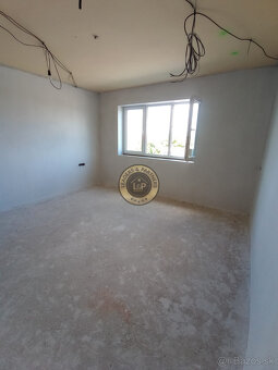 Rezervované Na predaj 5-izbový  rodinný dom v obci Košolná - 17