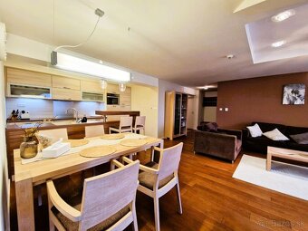 REZERVOVANÉ/ 3 izbový luxusne zariadený veľkorysý apartmán - 17